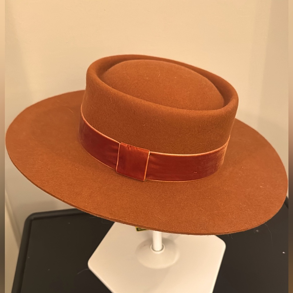 Wide brim winter hat